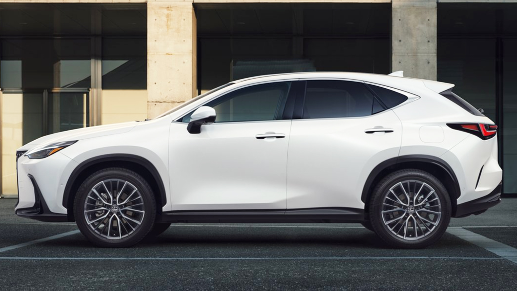 Este SUV híbrido con el motor irrompible del Toyota RAV4 ha sido curiosamente el superventas de esta marca prémium