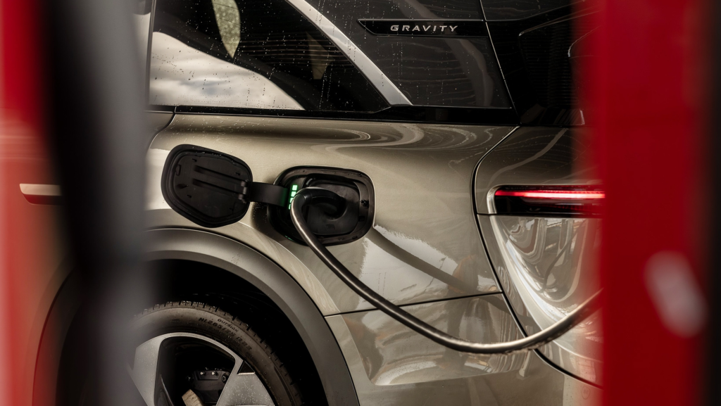 Buenas noticias: el 'mejor SUV eléctrico del mundo' tendrá acceso a la recarga de su principal rival, Tesla