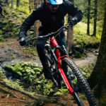 Esta es la bicicleta eléctrica 'light' de enduro más barata del mercado