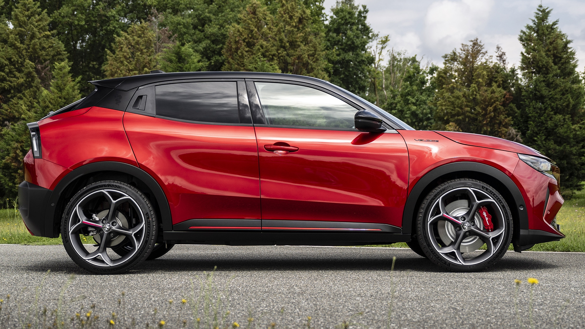 Este SUV italiano logra 22.000 pedidos, y la cuarta parte corresponden a la versión 100% eléctrica con 410 kilómetros de autonomía