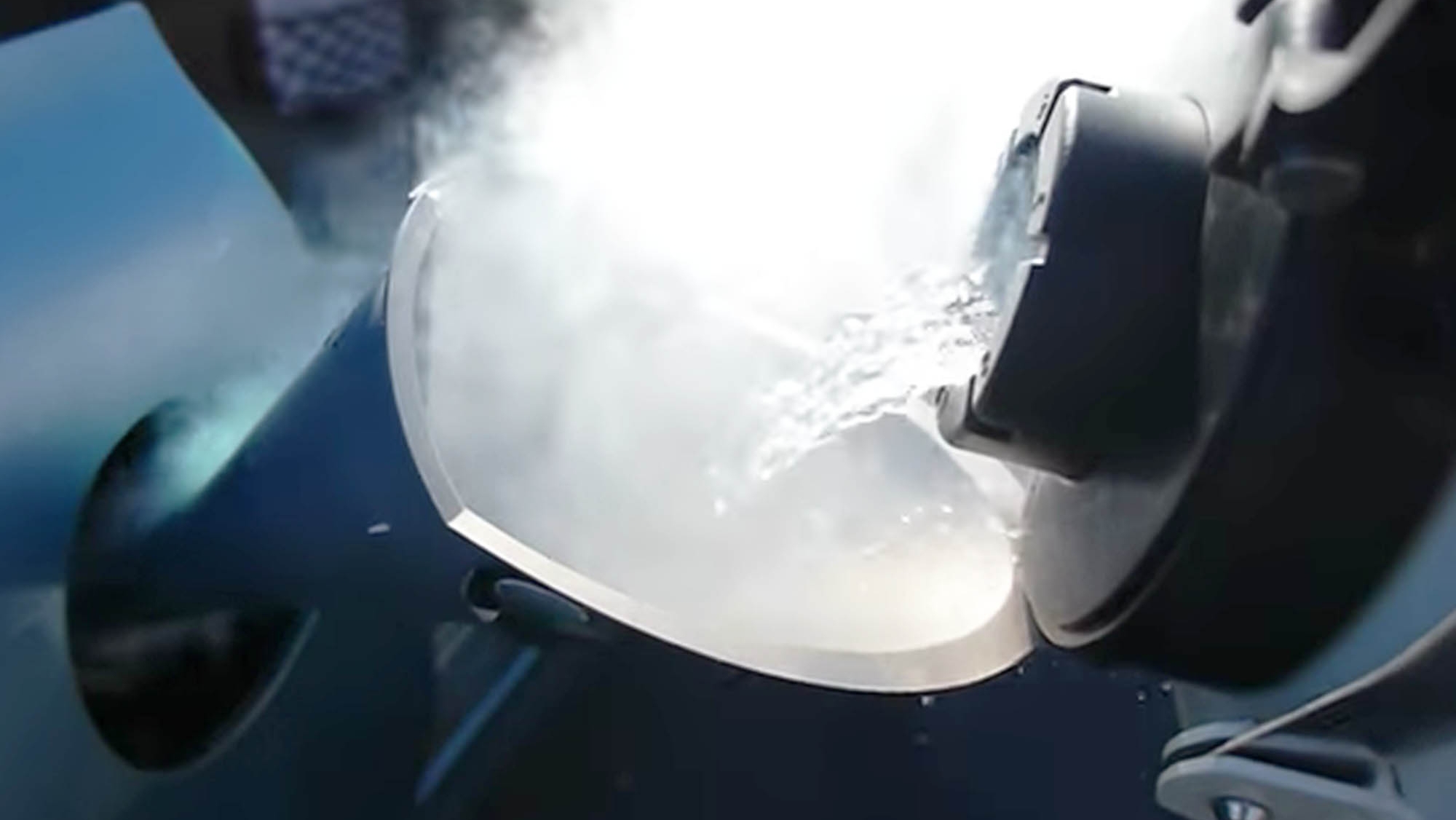 Este motor es una alternativa al de hidrógeno utilizando un combustible más seguro y fácil de almacenar
