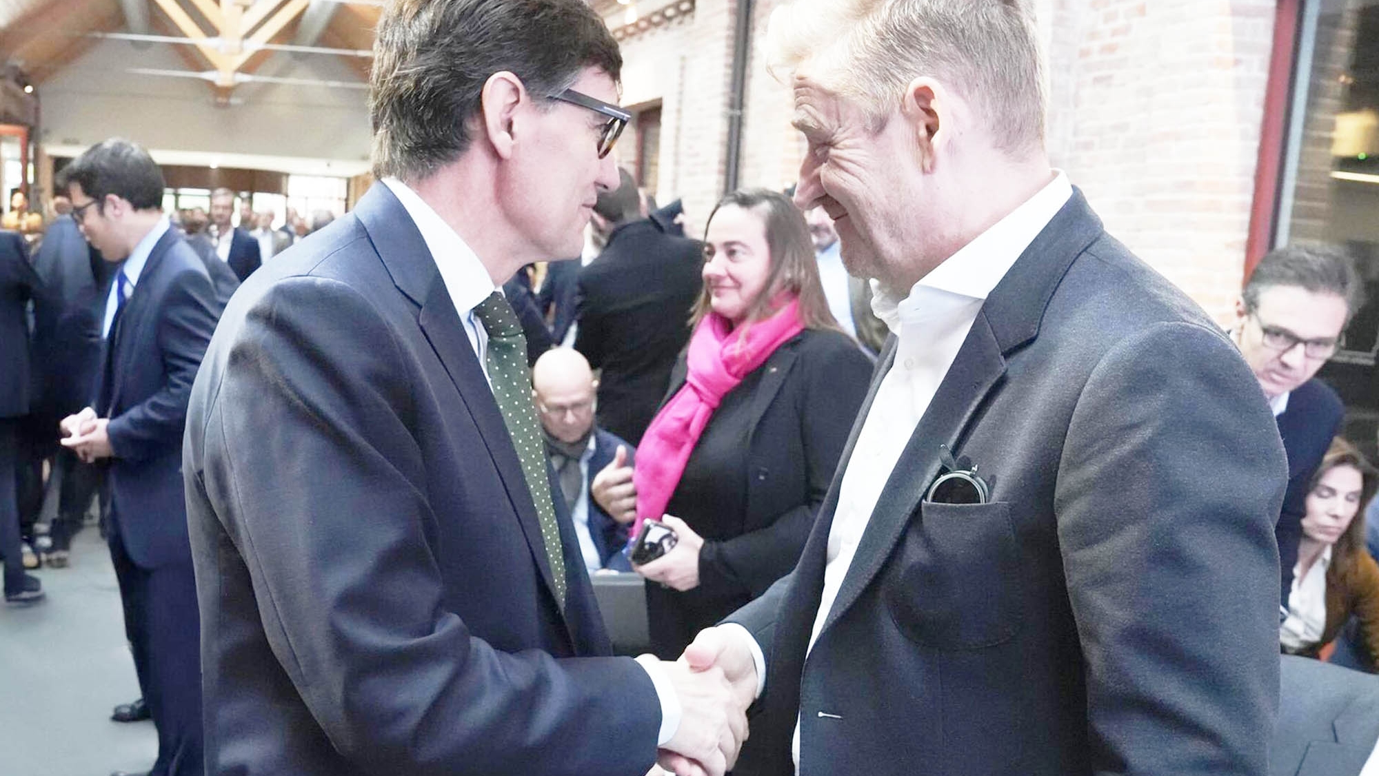 Esto es lo que opina el CEO de SEAT y CUPRA de la 'lluvia de millones' para el coche eléctrico en Cataluña