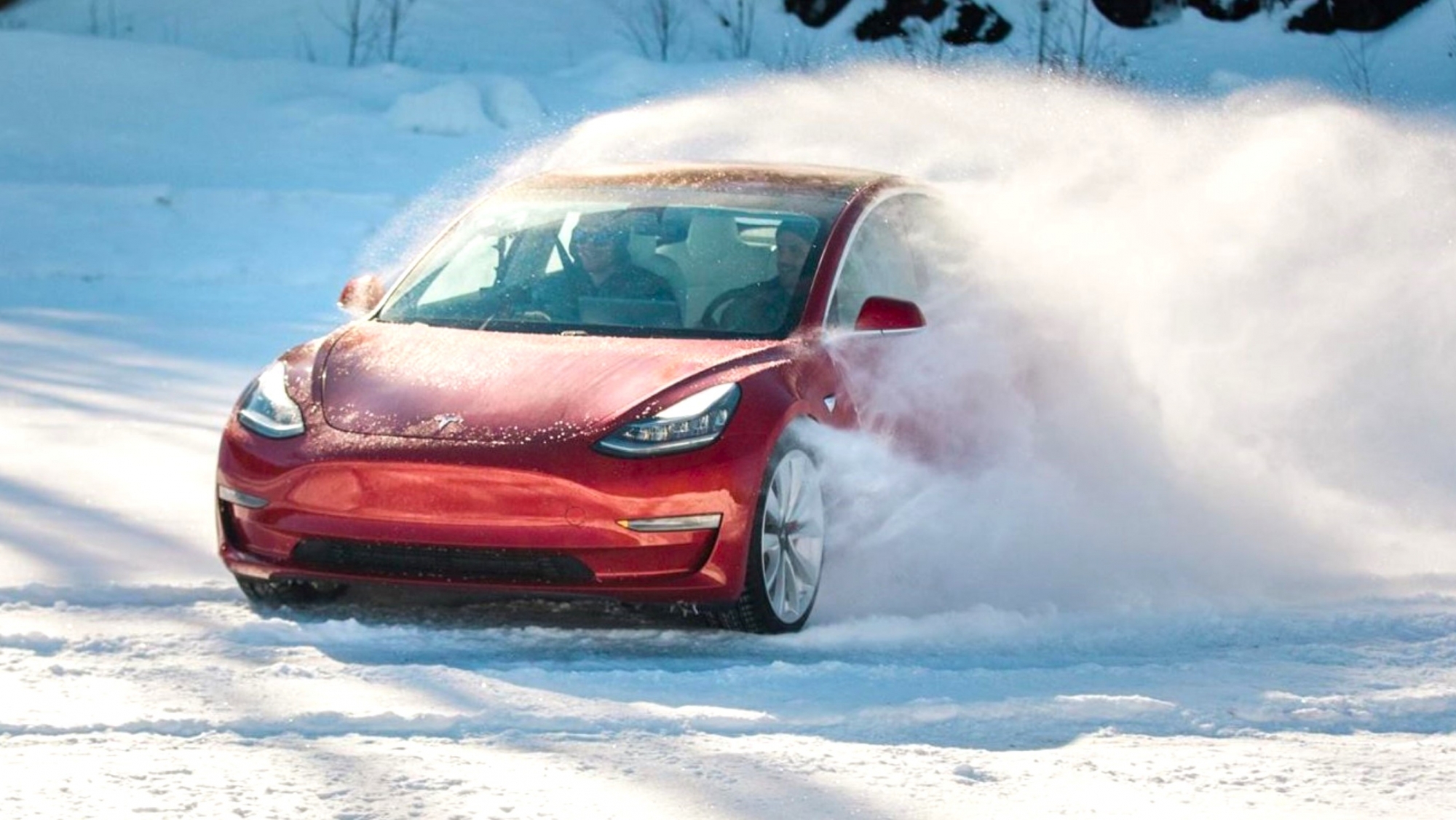 Un Tesla Model 3 humilla a un Toyota Corolla, a un Subaru WRX y a un Jeep Cherokee donde jamás esperarías encontrártelo