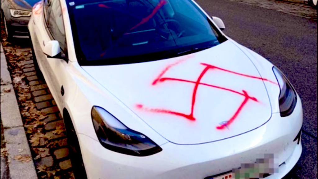 La polémica nazi de Elon Musk afecta a los propietarios de Tesla en Norteamérica, que están siendo objetivo de actos vandálicos