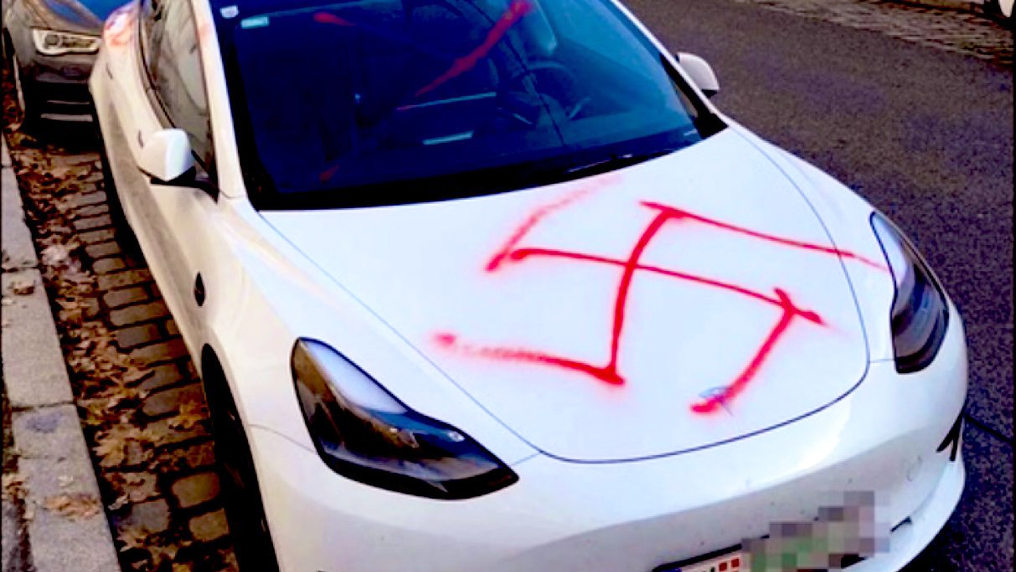 La polémica nazi de Elon Musk afecta a los propietarios de Tesla en Norteamérica, que están siendo objetivo de actos vandálicos