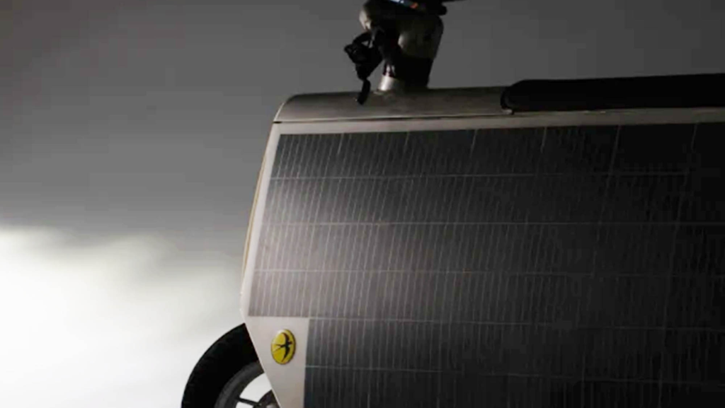 Puede ser la moto eléctrica más fea del mundo y también la más barata de usar porque solo necesita energía solar