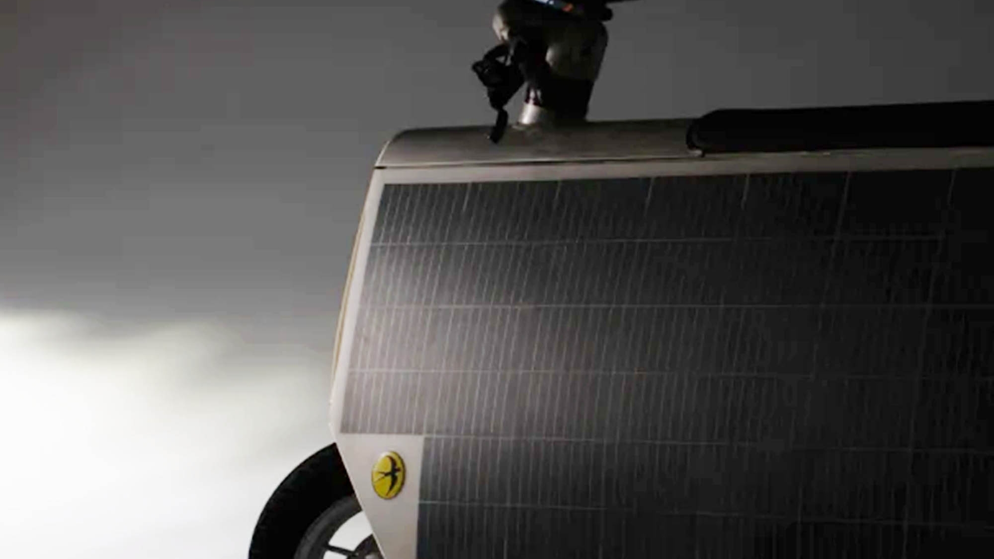 Puede ser la moto eléctrica más fea del mundo y también la más barata de usar porque solo necesita energía solar