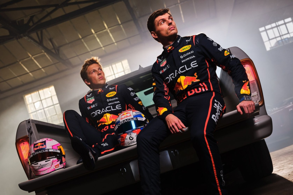 #Deportes: Verstappen y Lawson muestran sus cascos para la F1 2025 con Red Bull #F1