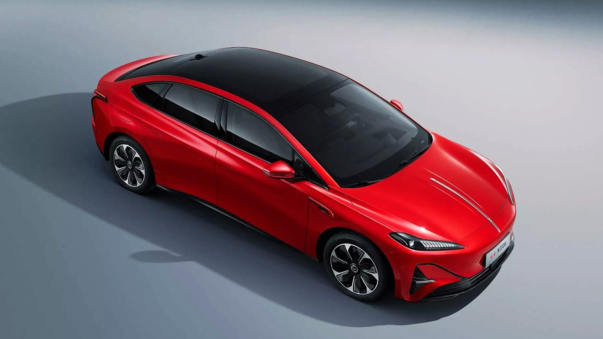El Tesla Model 3 es la referencia, pero este coche eléctrico chino más barato y con 750 kilómetros de autonomía apunta alto
