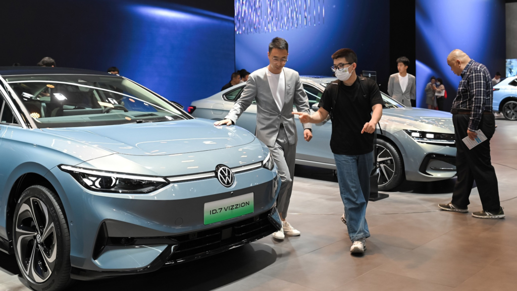 Volkswagen se alía con este fabricante chino que controla la producción de baterías para coches eléctricos