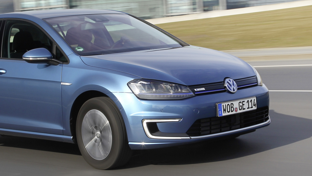 A -11ºC, este YouTuber prueba la autonomía eléctrica real en un Volkswagen e-Golf de hace 10 años