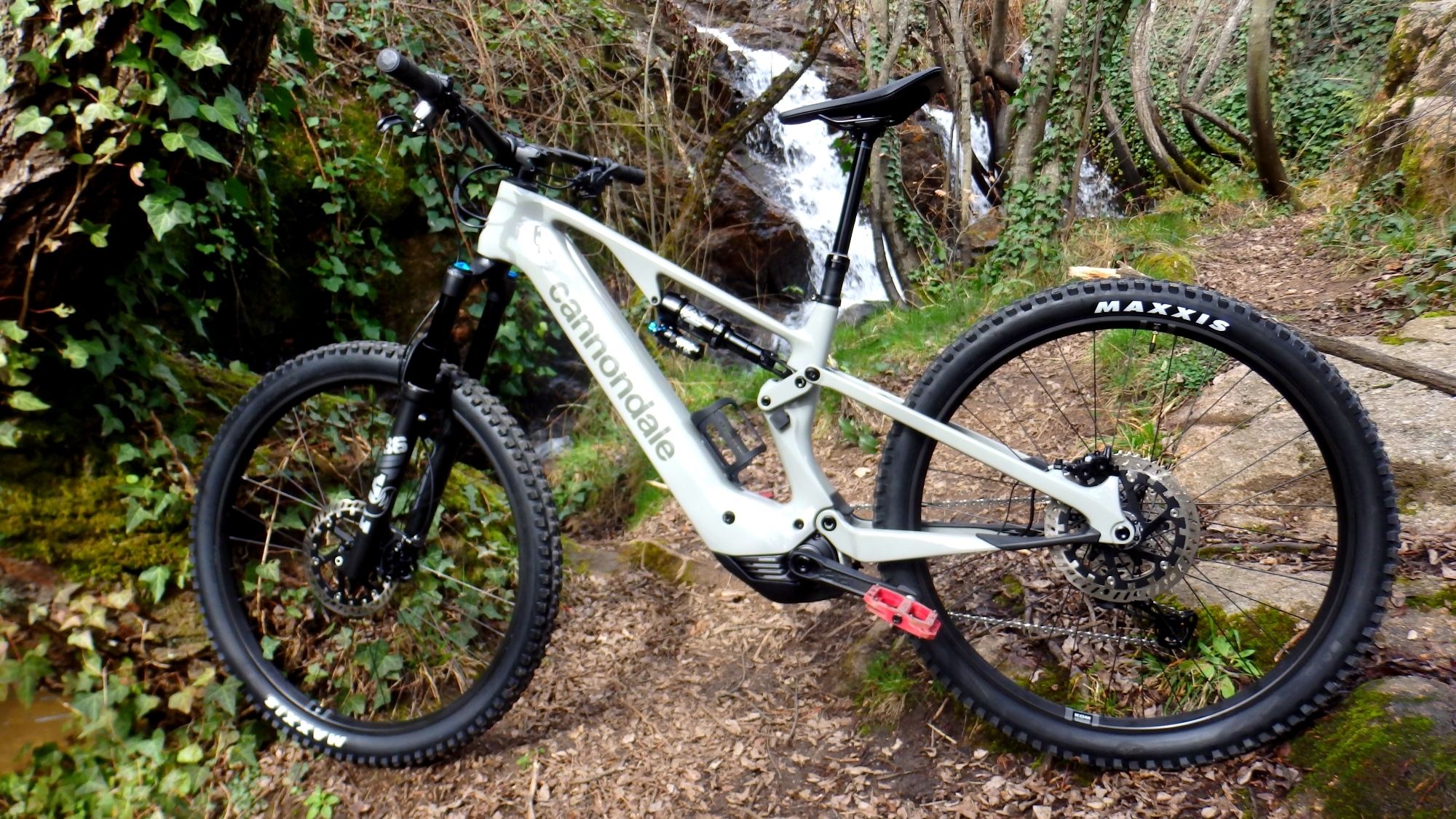 Tiene un motor muy potente y un cuadro ligero: esta bicicleta eléctrica revoluciona el mundo de las mountain bike