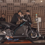 Esta es la primera moto híbrida de Yamaha con tecnología similar a Toyota, y sobre la base de un scooter