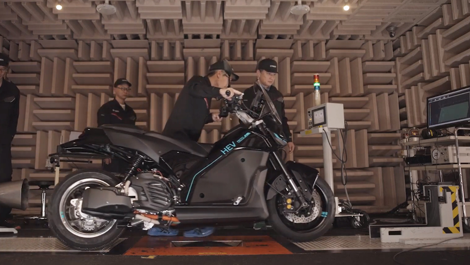 Esta es la primera moto híbrida de Yamaha con tecnología similar a Toyota, y sobre la base de un scooter