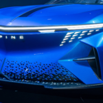 Este pionero y potente SUV de corte fastback cree que puede hacer mucho daño a Porsche, y es una de las esperanzas de Luca de Meo