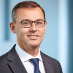 El nuevo CEO de Peugeot tiene muy clara su postura con los coches eléctricos este 2025