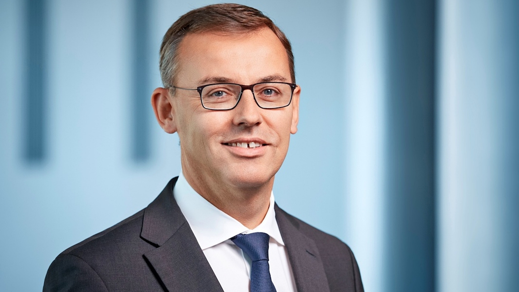 El nuevo CEO de Peugeot tiene muy clara su postura con los coches eléctricos este 2025