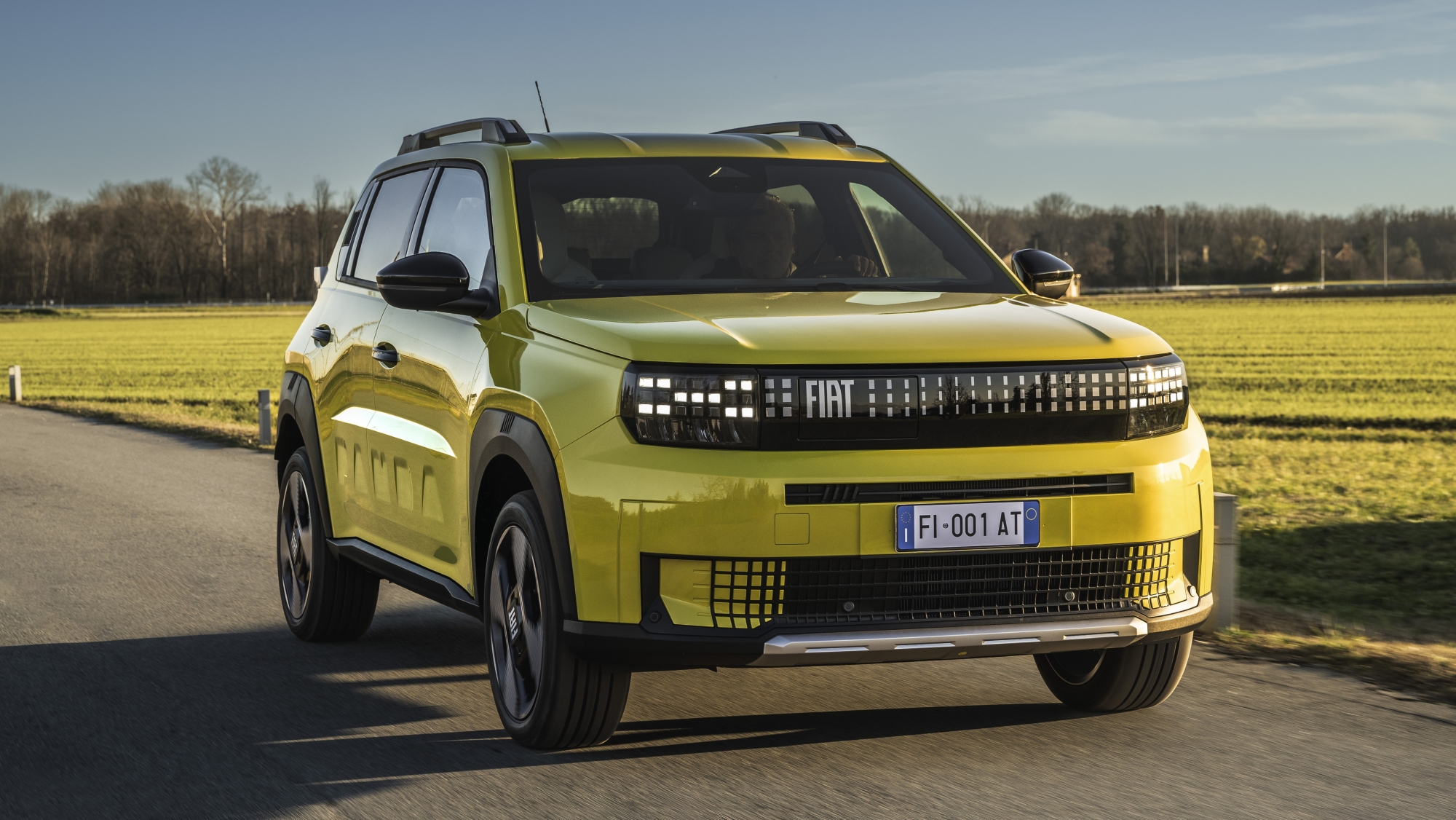 Al volante del Fiat Grande Panda: un urbano eléctrico barato que, desde 21.500 euros, puede ser un perfecto primer coche eléctrico