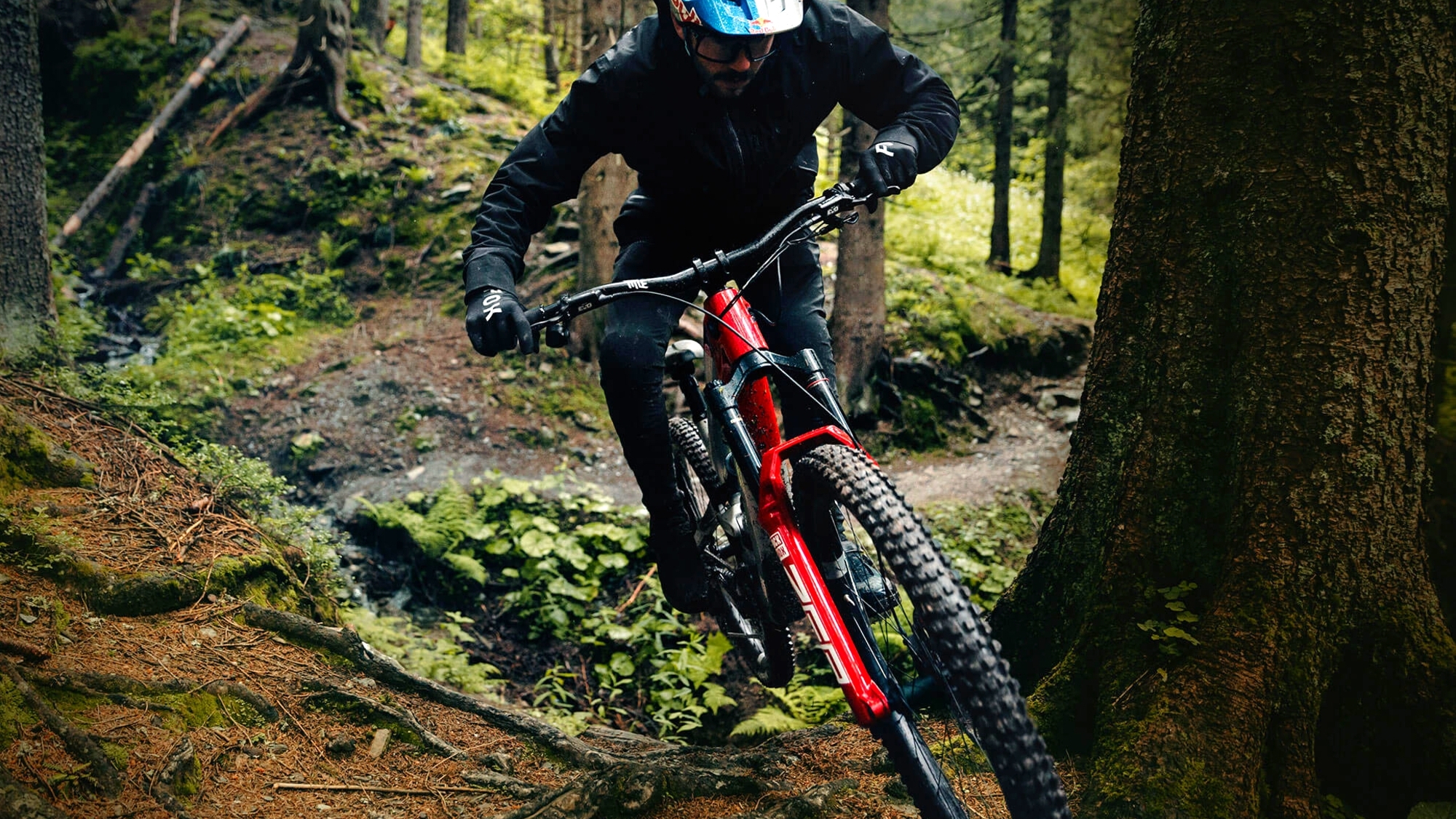 Esta es la bicicleta eléctrica 'light' de enduro más barata del mercado