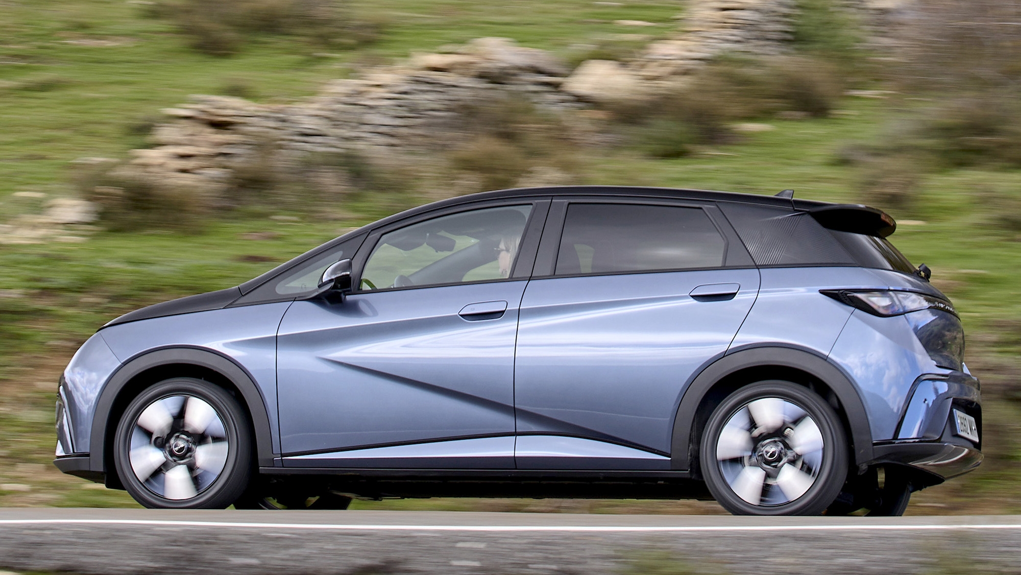 Ya es un éxito rotundo en España y ahora, este coche eléctrico chino, se renueva con el 'Ojo de Dios'