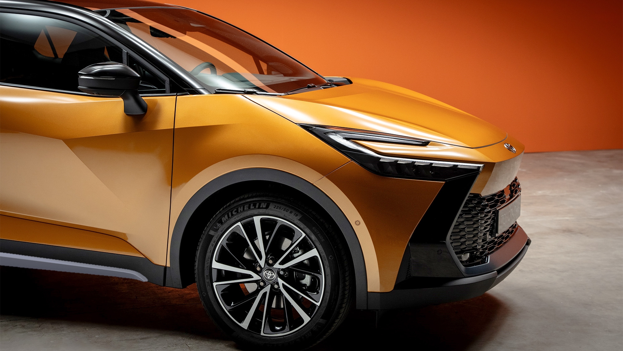 Pese a la llegada de nuevos coches eléctricos, Toyota afirma: "No hay fecha de finalización para la gasolina"