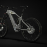 Esta imponente bicicleta eléctrica de montaña tiene dos motores, tracción a las dos ruedas ¡y no tiene cadena!