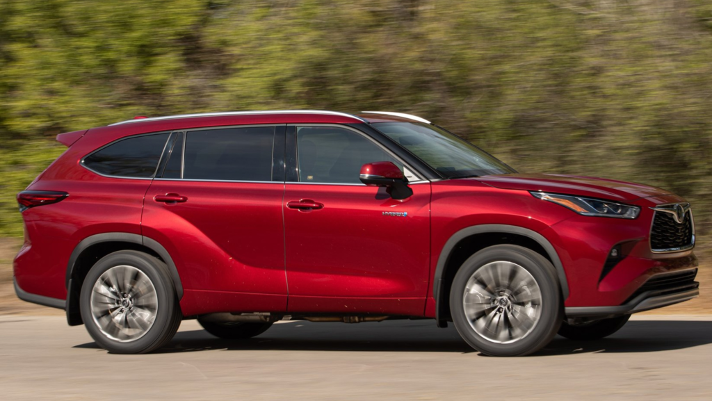Este SUV híbrido prémium es todo un Toyota RAV4, con el mismo motor irrompible, pero más lujoso y con 7 plazas