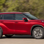 Este SUV híbrido prémium es todo un Toyota RAV4, con el mismo motor irrompible, pero más lujoso y con 7 plazas