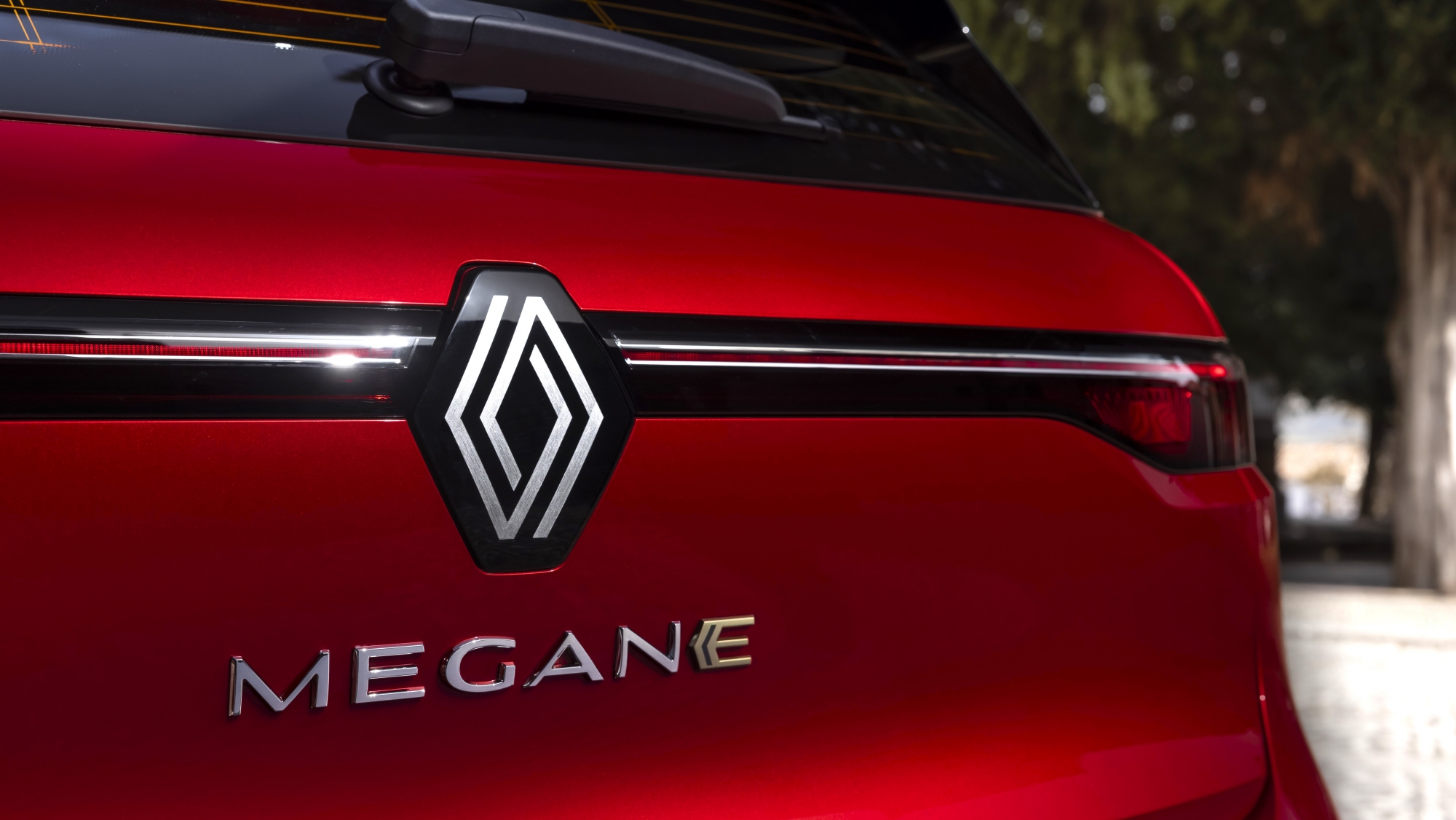 No tiene las ventas del Renault 5 E-Tech y, por eso, Renault rebaja este SUV eléctrico, al que quieren convertir en rival del Tesla Model 3