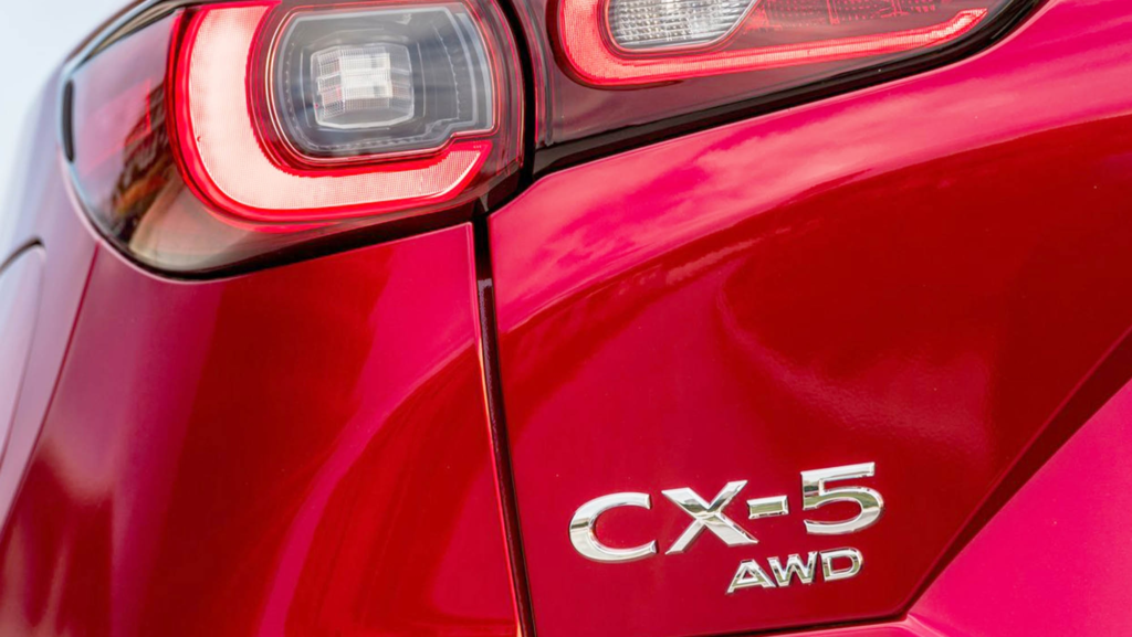 En su 3ª generación, el Mazda CX-5 se renueva por completo estrenando un motor híbrido que prescinde de Toyota