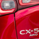En su 3ª generación, el Mazda CX-5 se renueva por completo estrenando un motor híbrido que prescinde de Toyota