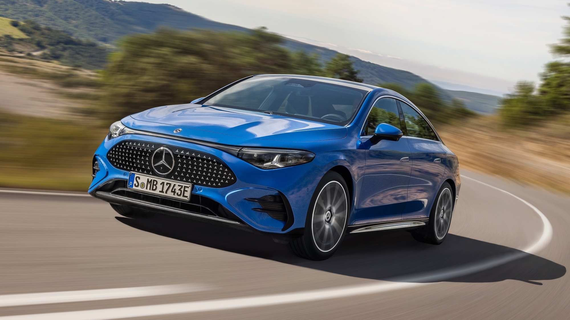 Mercedes reinventa el coche eléctrico con el nuevo CLA de 792 kilómetros y 'un litro a los 100'