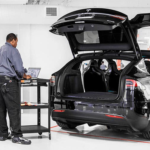 Reparar un coche eléctrico ya es tan barato como uno de gasolina, según este estudio
