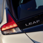 Va a cambiar el aceite de su coche y le acaban regalando un coche eléctrico. Un bonito gesto con una historia triste detrás
