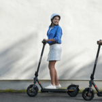 La marca que está arrasando con su nuevo coche eléctrico lanza una nueva gama de patinetes