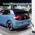 El Gobierno sigue presionado por su "incapacidad" para aprobar las ayudas a la compra de coches eléctricos