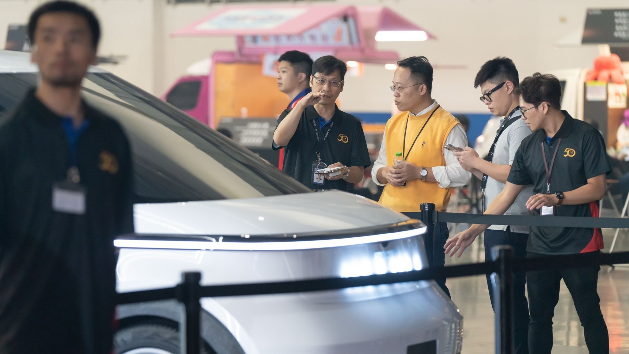 El fabricante del iPhone para Apple tiene en marcha acuerdos para suministrar coches eléctricos a dos marcas japonesas secretas