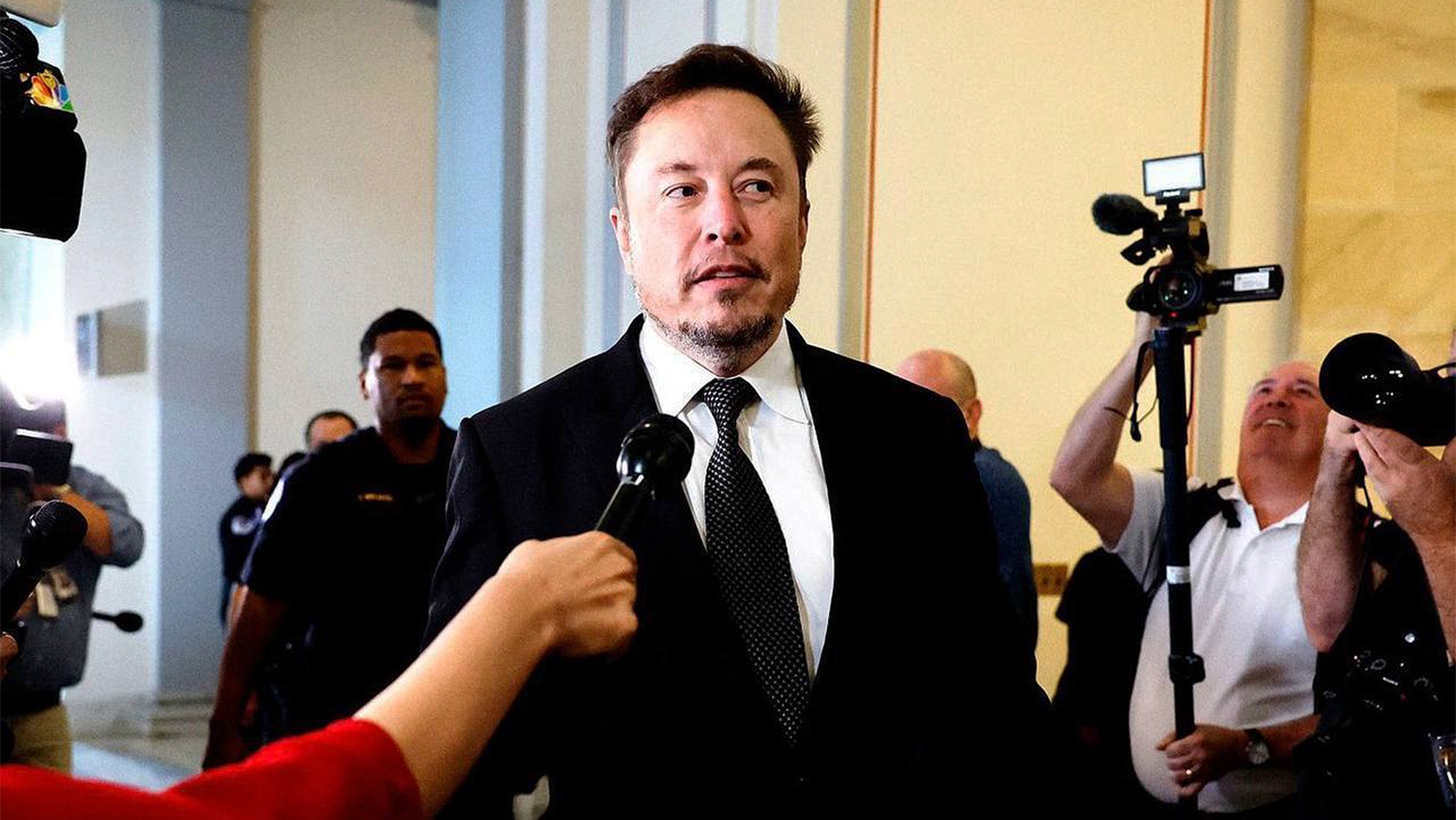 El CEO de Tesla ha metido a la marca en serios problemas, y hay quien la quiere fuera de su país