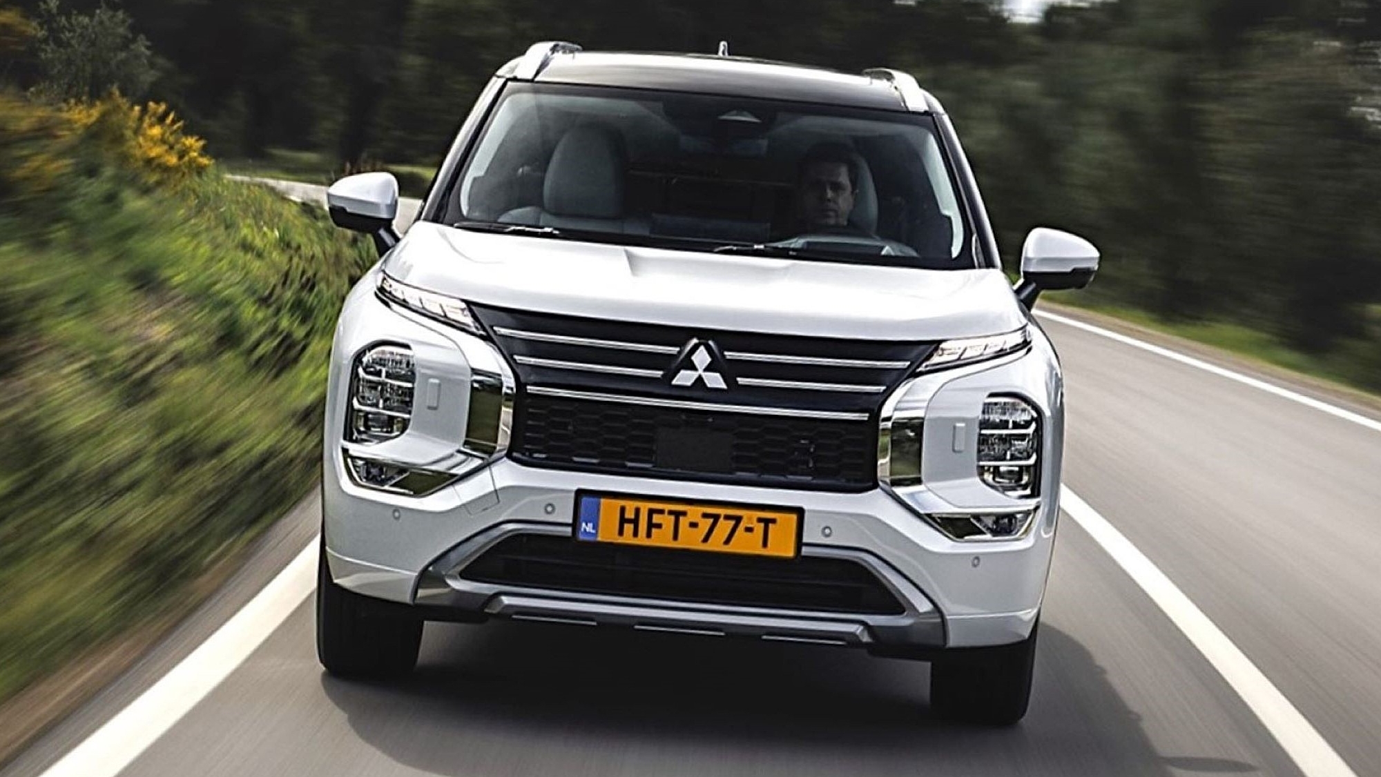 Al volante del Mitsubishi Outlander PHEV: la vuelta del SUV híbrido enchufable más legendario