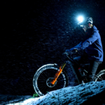Este conocido corredor sueco nos da unos consejos para rodar de noche con una bicicleta eléctrica