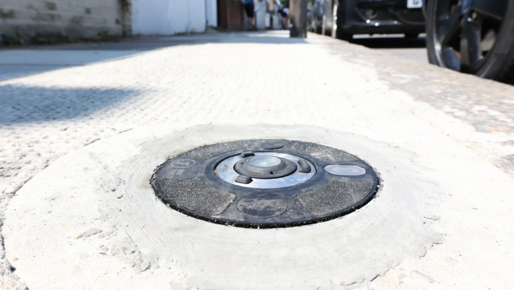 Parece un simple parche, pero es la solución perfecta para la llegada de más coches eléctricos