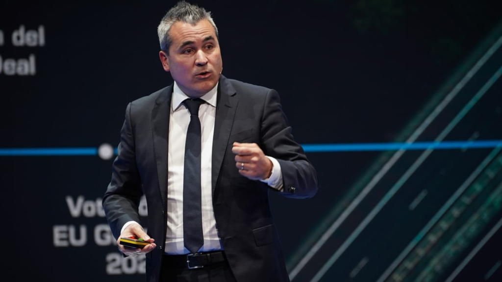 Luca de Meo deja de ser CEO de la división dedicada a coches eléctricos de Renault, quien ya tiene sustituto
