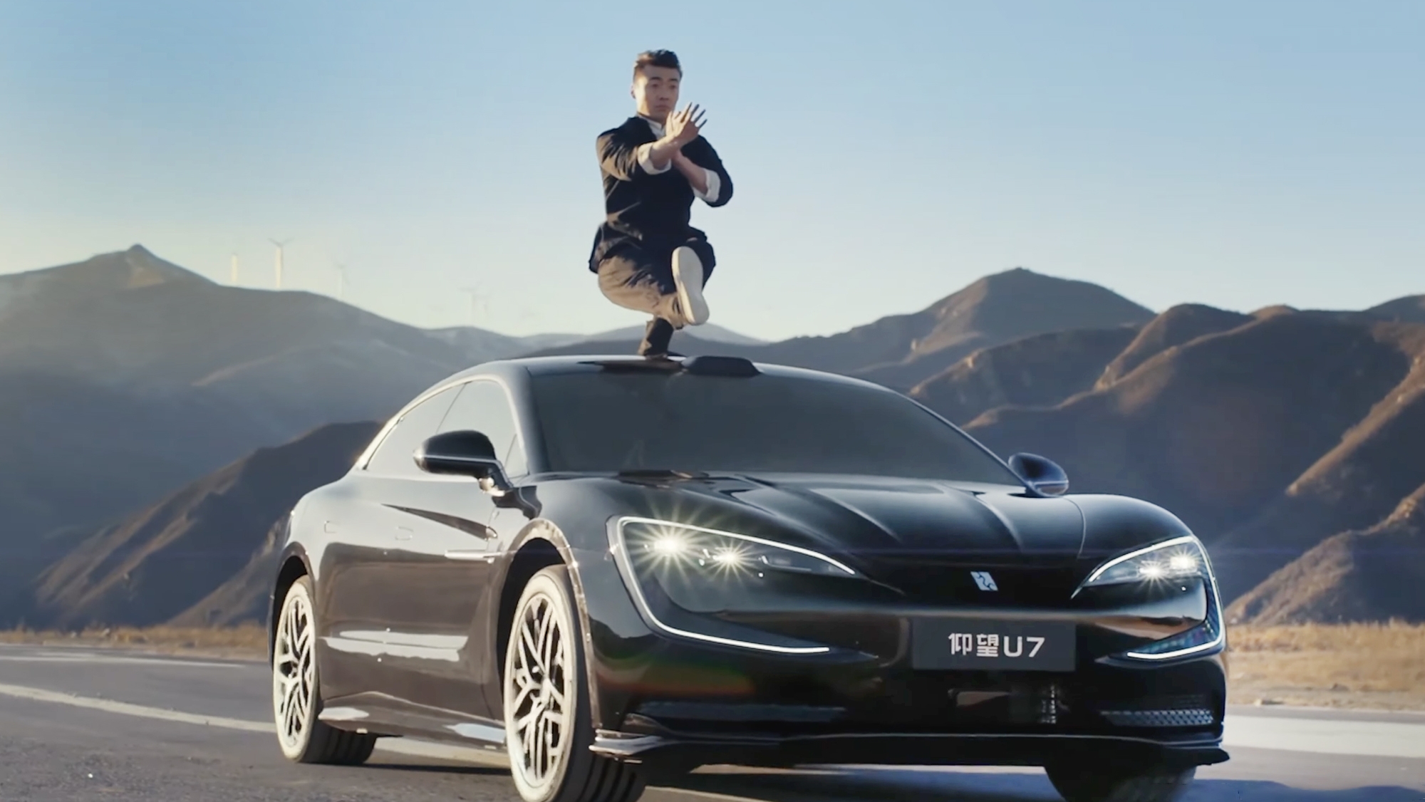BYD tiene el coche híbrido más cómodo del mundo porque puedes hacer Kung Fu sobre el techo