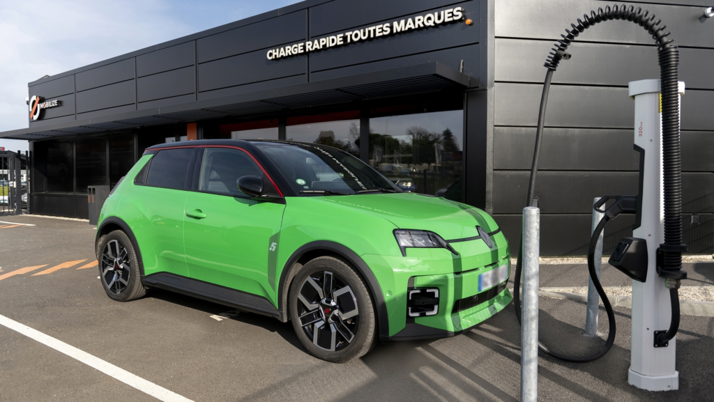 El Grupo Renault va a por Tesla: extenderá su red de recarga para coches eléctricos por España este mismo año