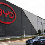 BYD va a por todas: podría levantar su tercera fábrica de coches eléctricos en Europa para evitar los aranceles de la UE