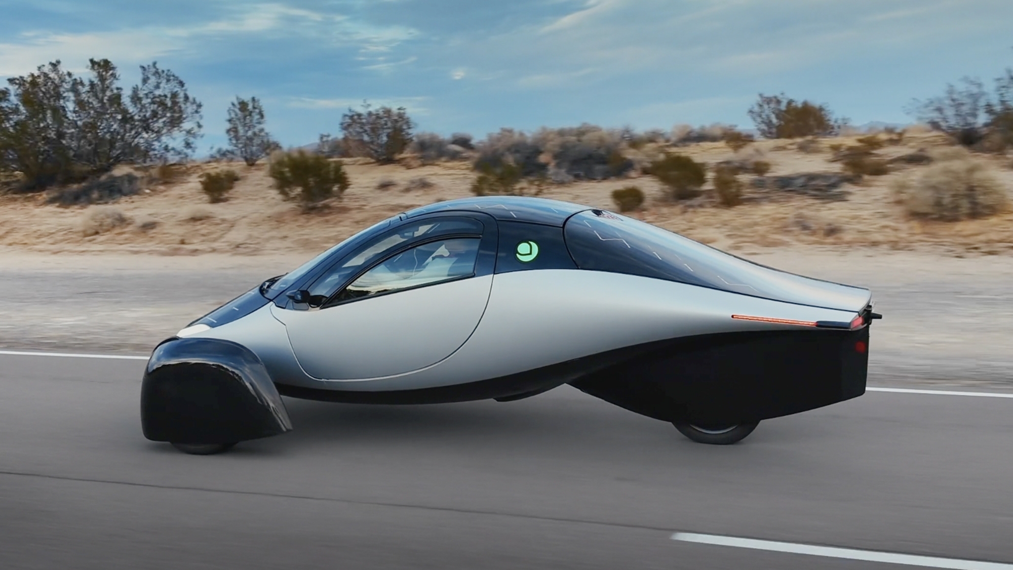 Este particular coche eléctrico solar sigue demostrando sus capacidades: recorre casi 500 km con una sola carga