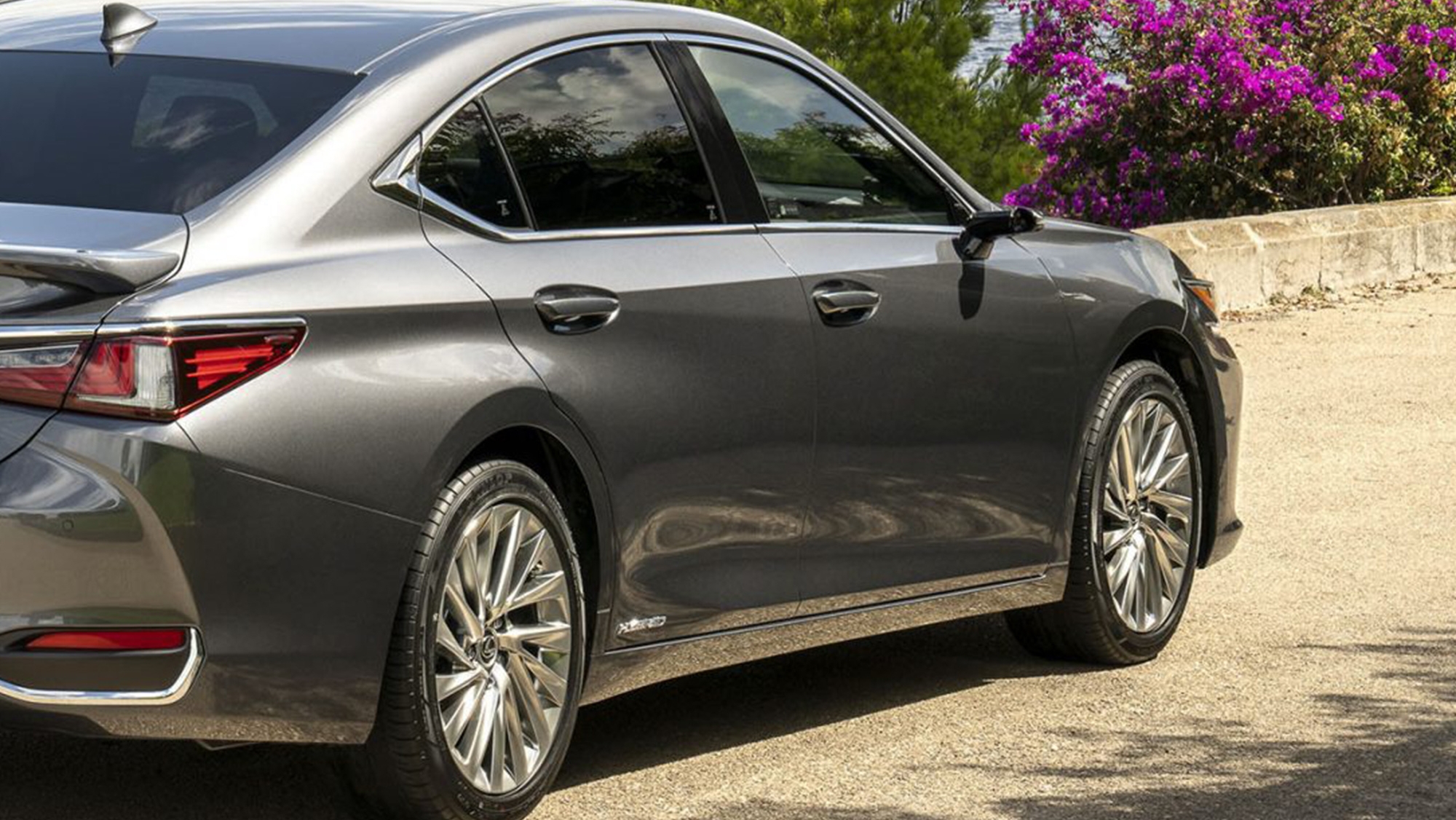 Esta berlina híbrida prémium con una eficiente y fiable mecánica de Toyota a prueba de averías estrenará pronto la nueva generación