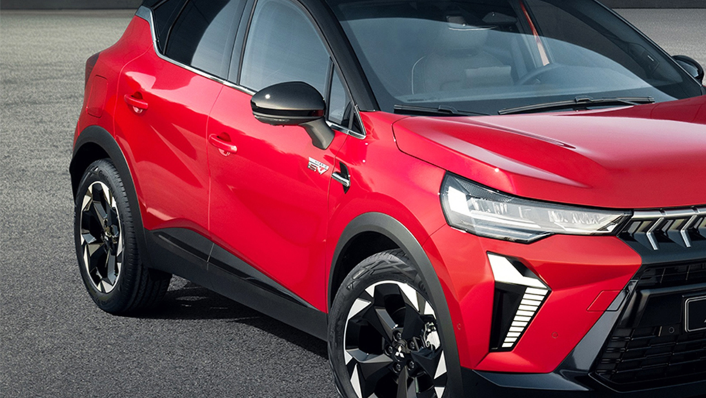 No es un Renault Captur, pero este SUV es su hermano gemelo, con el mismo eficiente motor híbrido de 143 CV, y fabricado en España