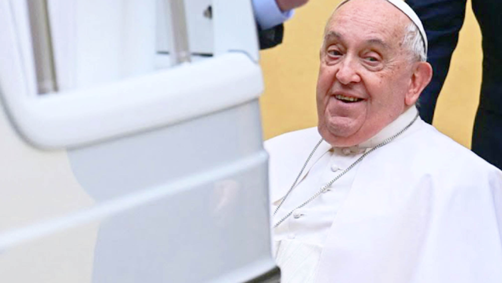 Muere el Papa Francisco, un pontífice 'revolucionario' incluso con la movilidad, el primero en montarse en un Papamóvil eléctrico