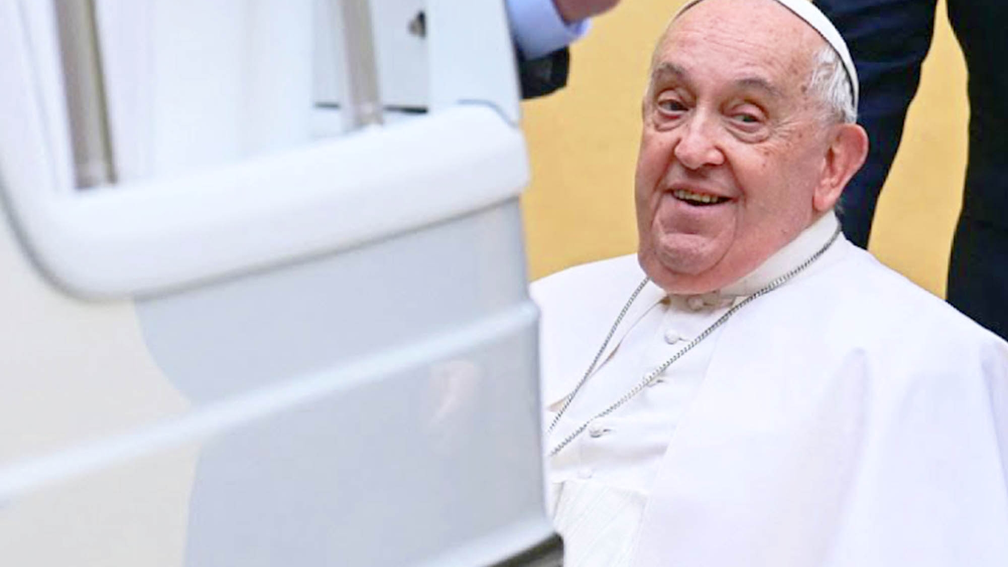 Muere el Papa Francisco, un pontífice 'revolucionario' incluso con la movilidad, el primero en montarse en un Papamóvil eléctrico